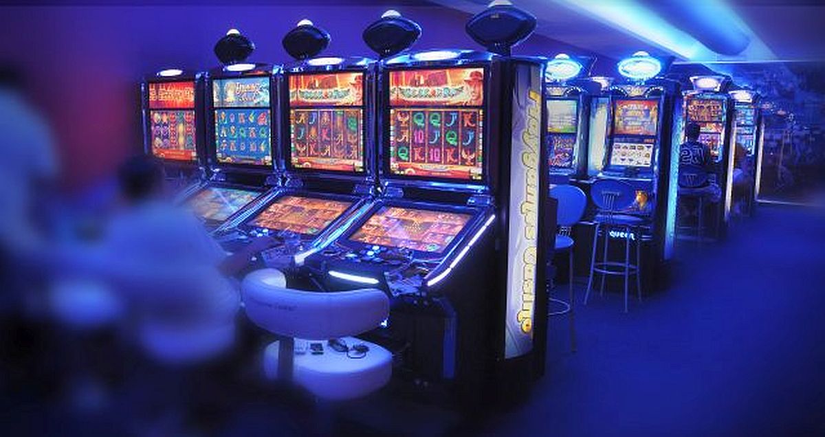 Verso slot machine e videolottery, un fiume di denaro dalla città  metropolitana - Primo piano