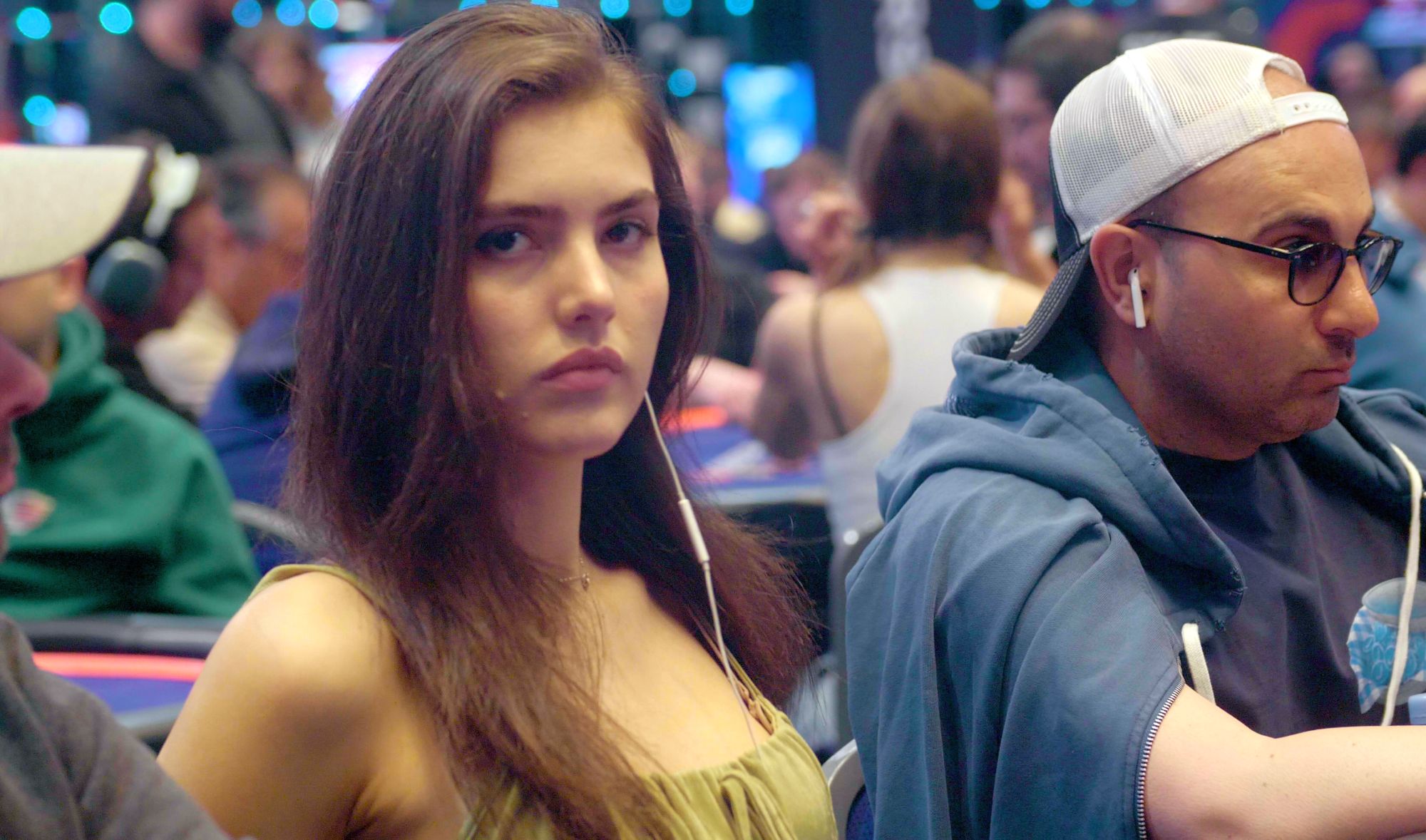 Che scoppio per la bella Alexandra Botez nel Main WSOP! Perde con K-K al  98%